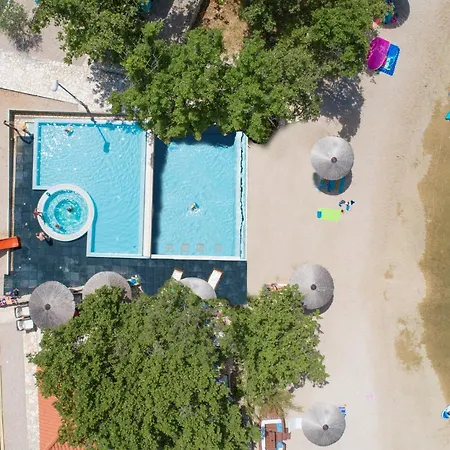 Luxusní stan Fisherman's Glamping Village 4*