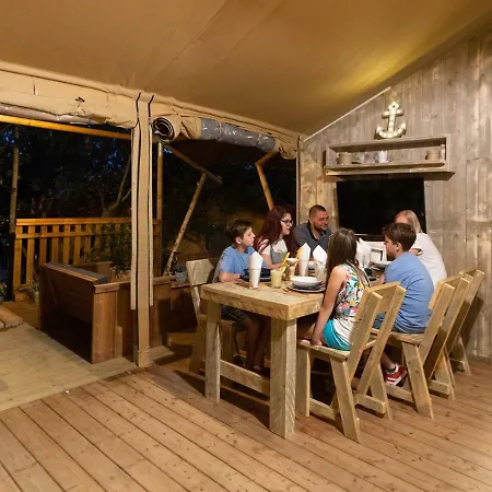 Luksusowy namiot Fisherman's Glamping Village