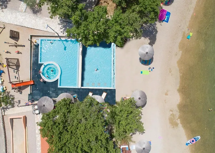 Lüks kamp alanı Fisherman's Glamping Village 4*