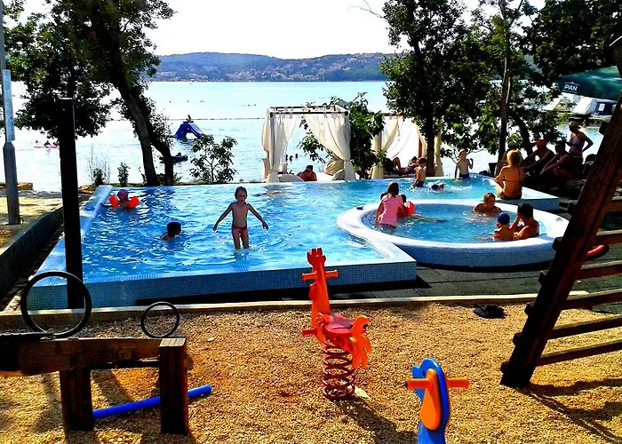 Lüks kamp alanı Fisherman's Glamping Village 4*