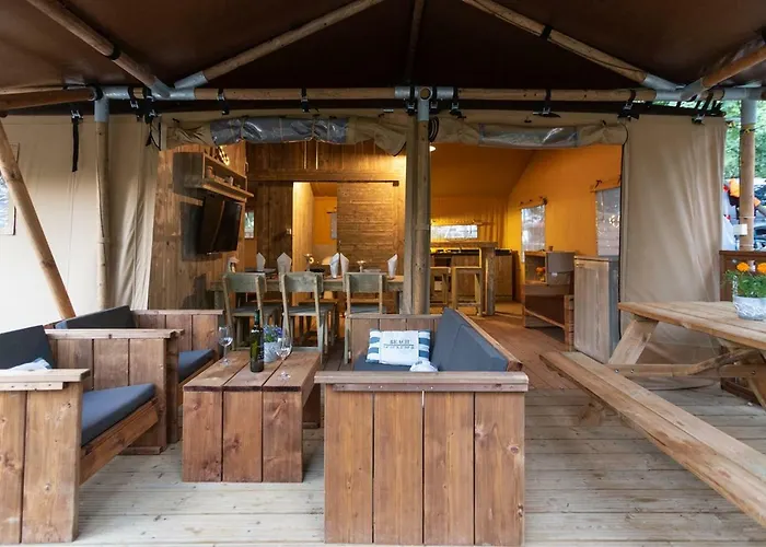 Lüks kamp alanı Fisherman's Glamping Village 4*