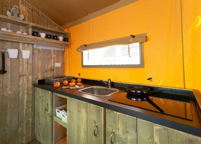 Fisherman's Glamping Village 4* Klimno