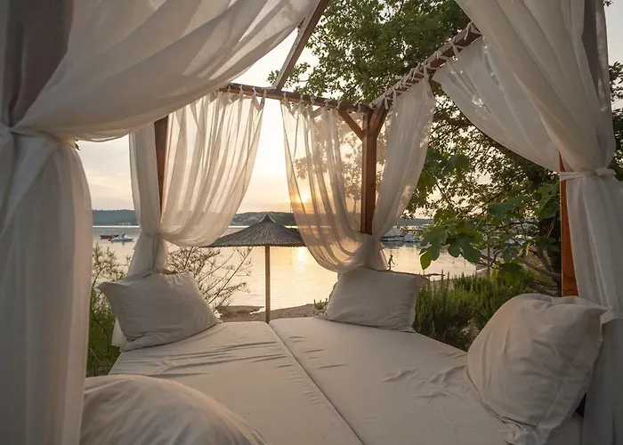 Lüks kamp alanı Fisherman's Glamping Village 4*