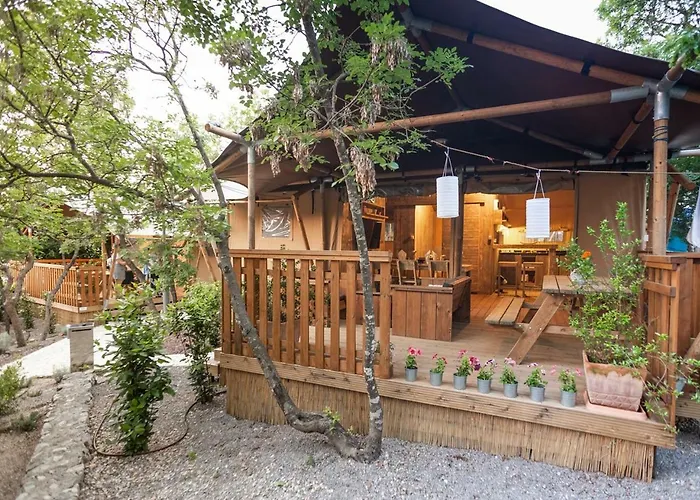 Lüks kamp alanı Fisherman's Glamping Village 4*