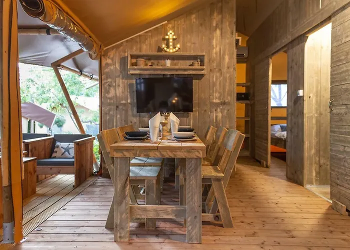 Lüks kamp alanı Fisherman's Glamping Village 4*